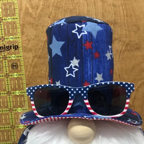 USA Gnome Telescopic Legs July 4th Stars Stripes Top Hat Red White Blue Pom Pom - Picture 5 of 5